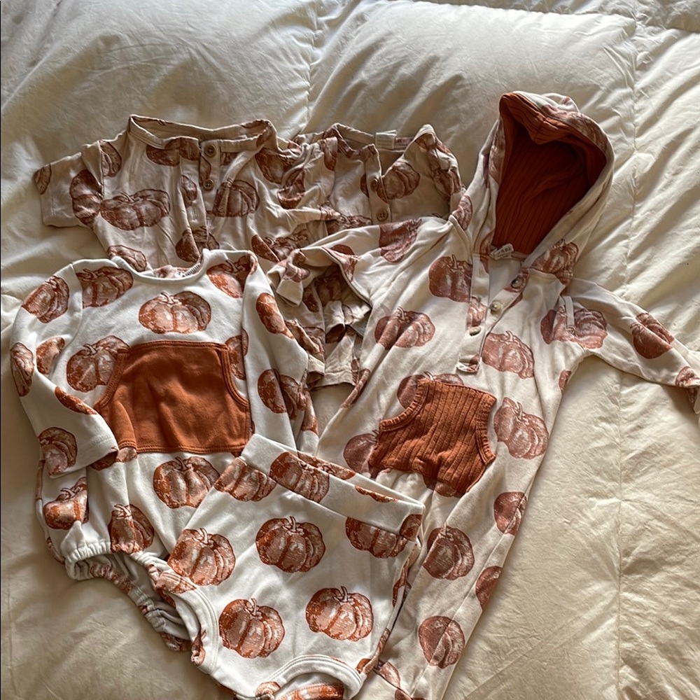 Kate Quinn 12-18M EUC Pumpkin Print Baby Outfit 5-Piece Set